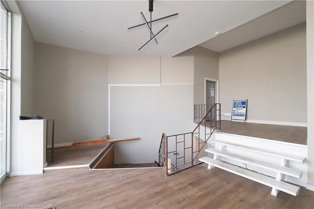 100 Dundas Street E