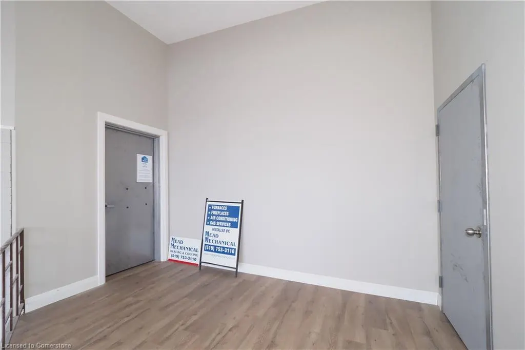100 Dundas Street E