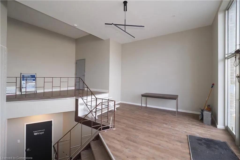 100 Dundas Street E
