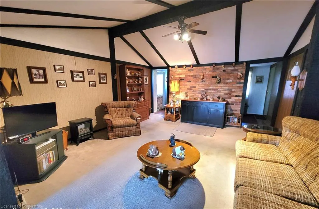 111 Riverbank Drive N