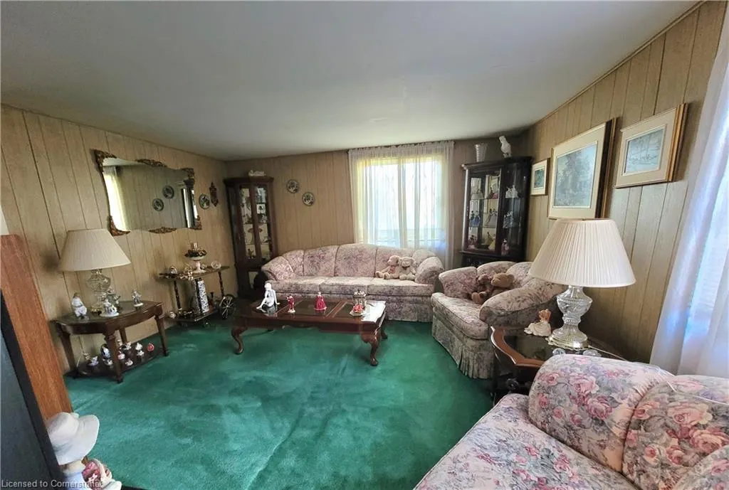 111 Riverbank Drive N