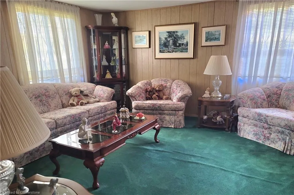 111 Riverbank Drive N