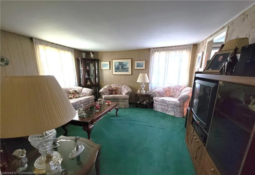 111 Riverbank Drive N