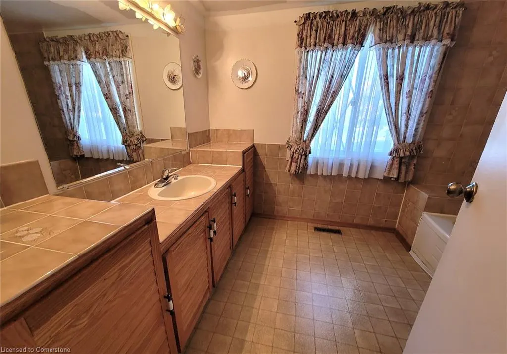 111 Riverbank Drive N