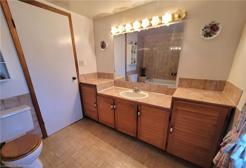 111 Riverbank Drive N