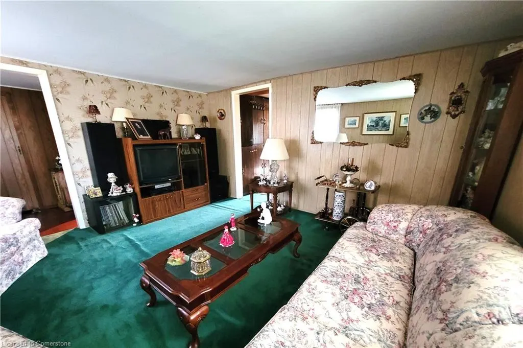 111 Riverbank Drive N