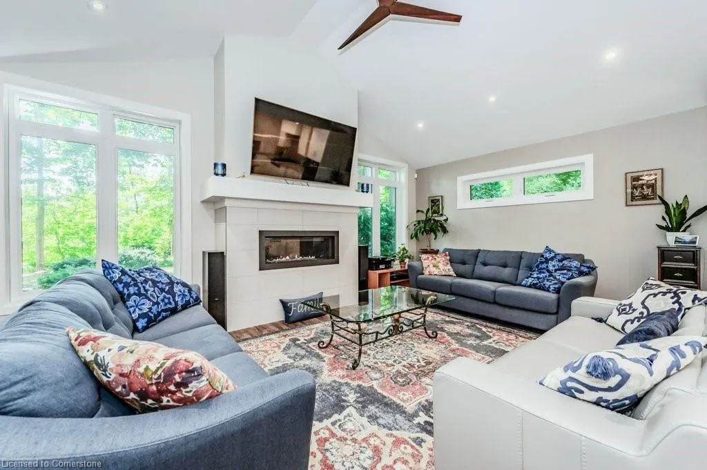 219 Corrie Crescent