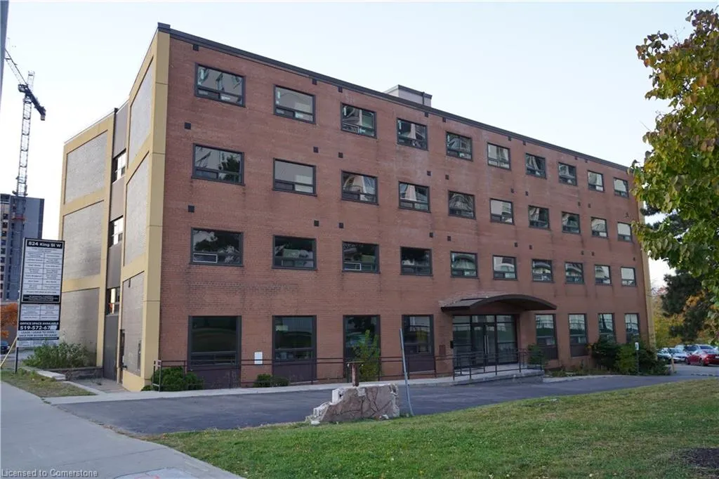 824 King Street W