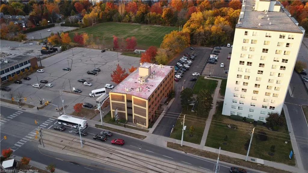 824 King Street W