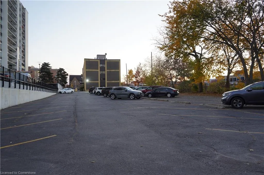 824 King Street W
