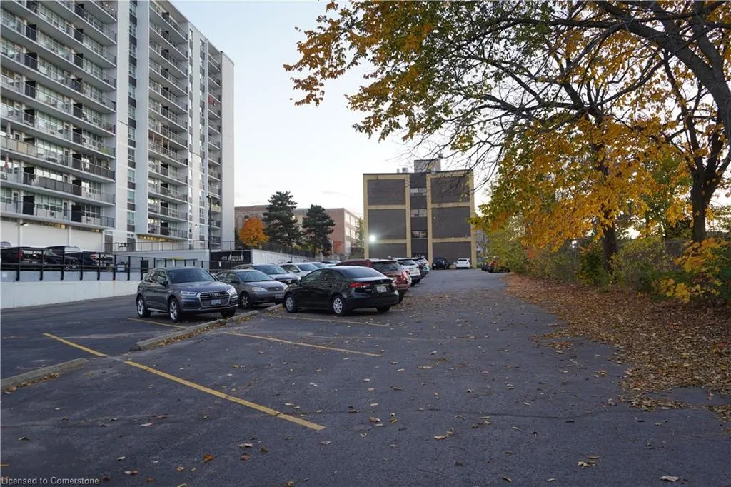 824 King Street W
