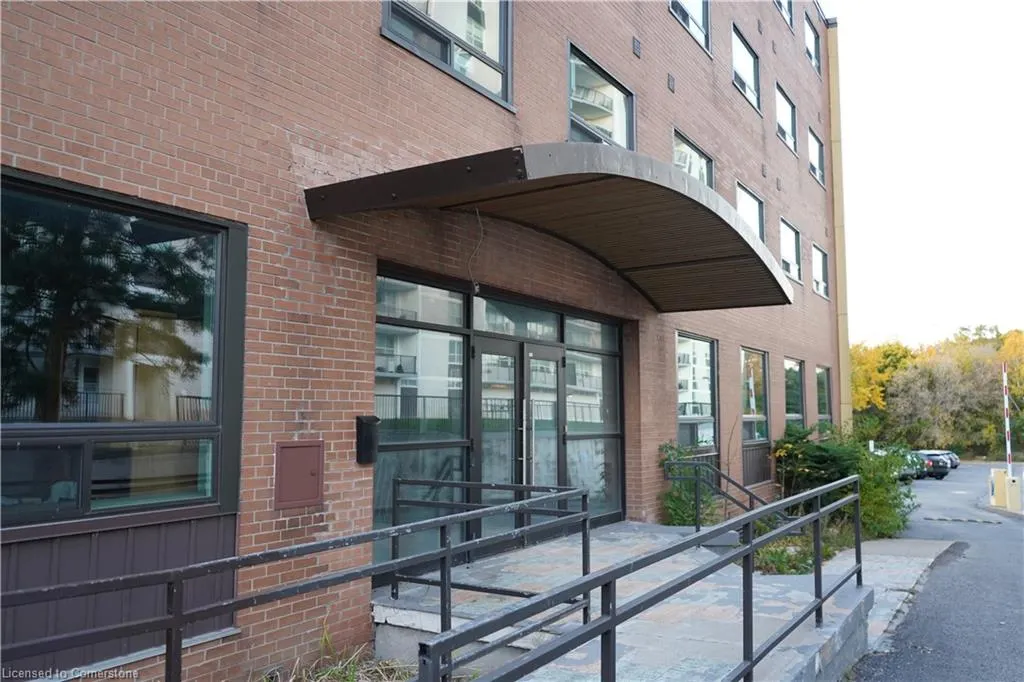 824 King Street W