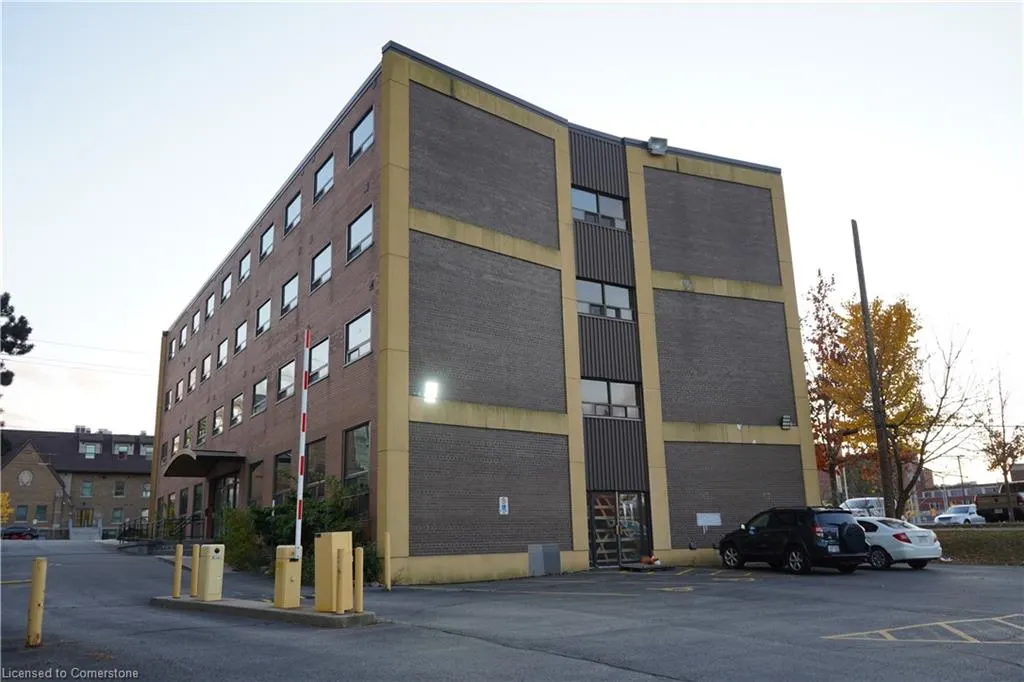 824 King Street W