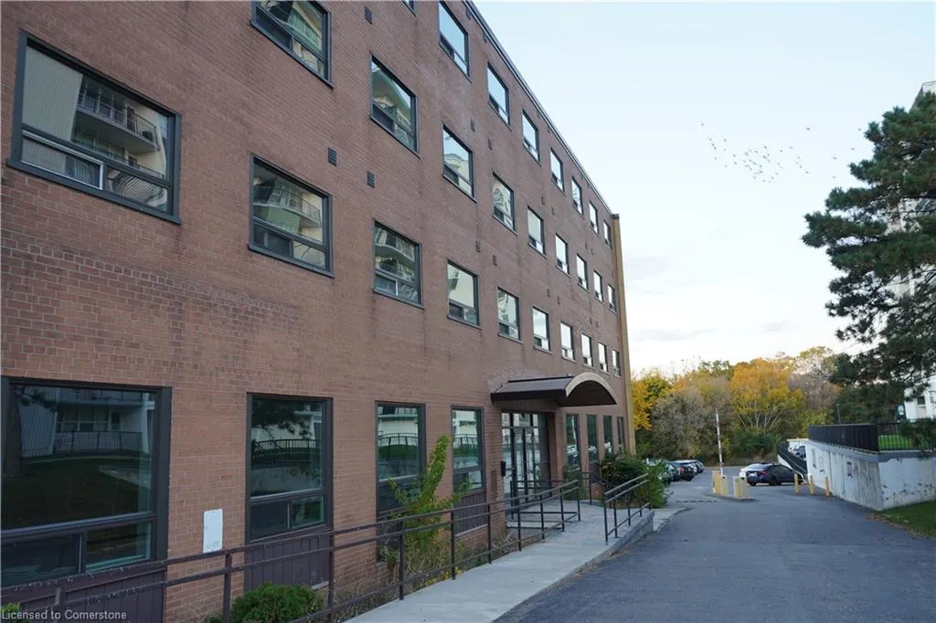 824 King Street W