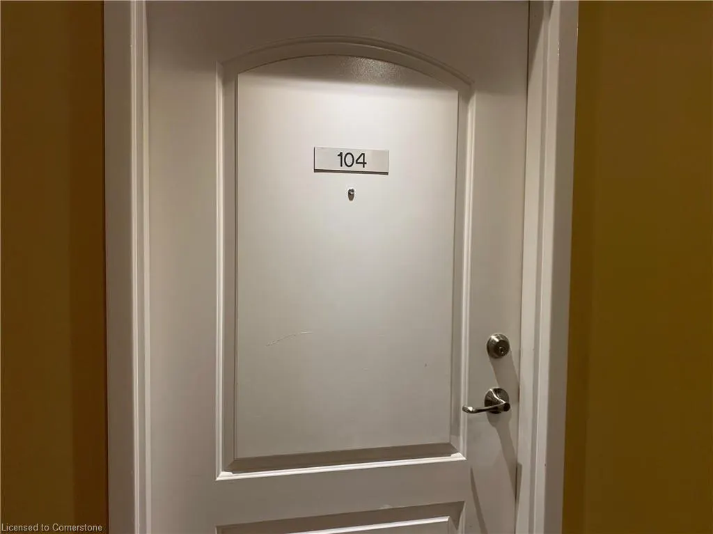 886 Golf Links Road, #104