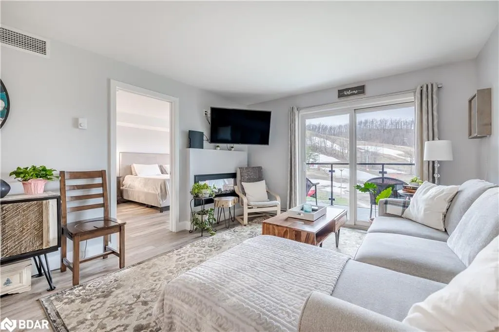 80 Horseshoe Valley Boulevard, #302