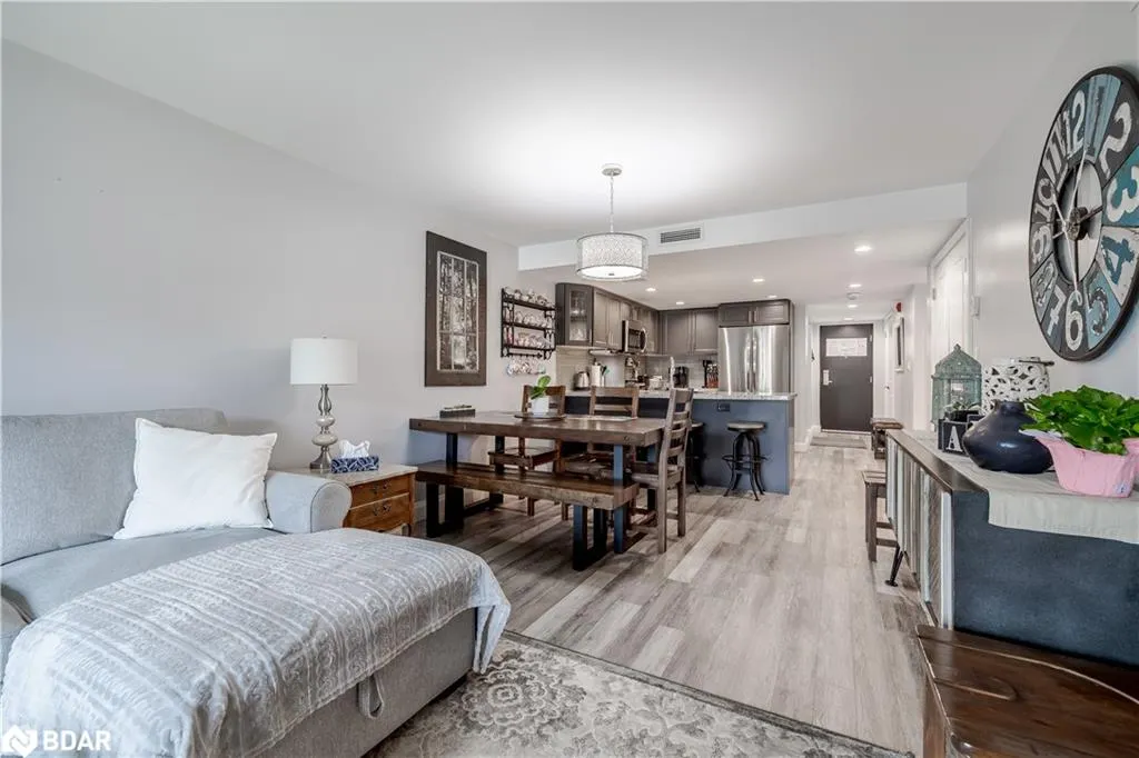 80 Horseshoe Valley Boulevard, #302