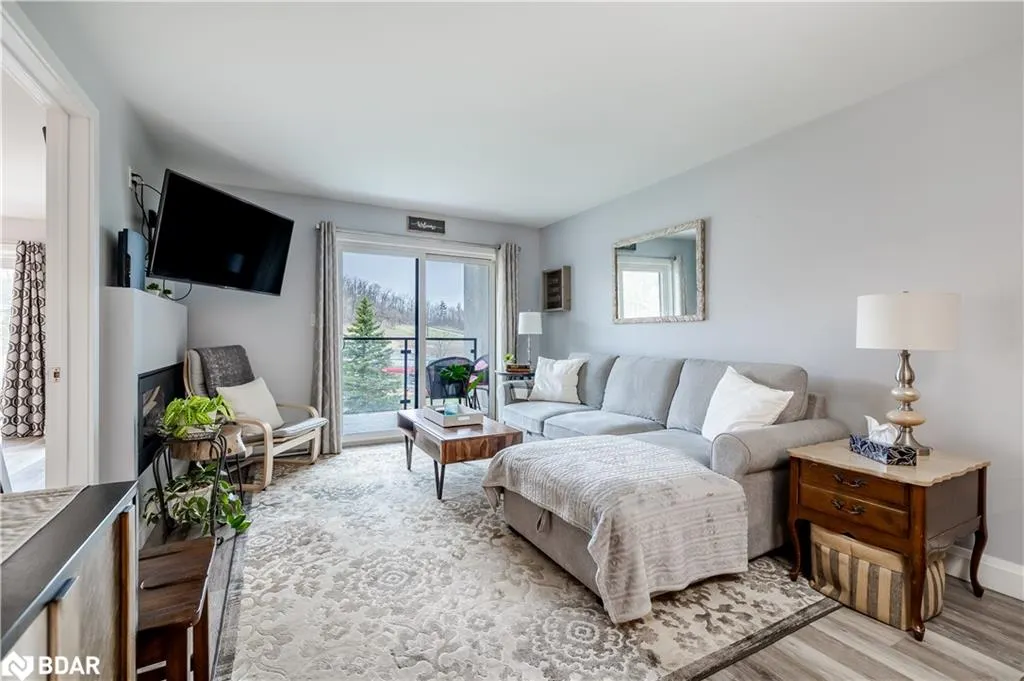 80 Horseshoe Valley Boulevard, #302