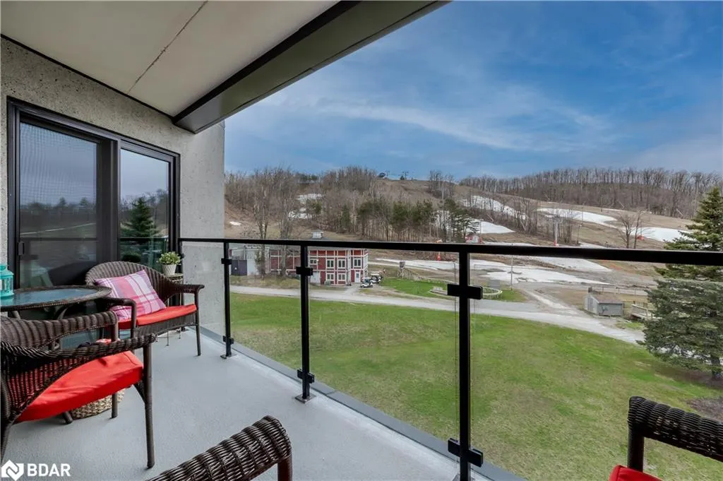 80 Horseshoe Valley Boulevard, #302