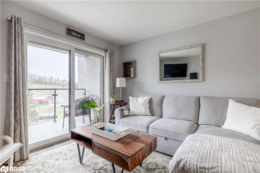 80 Horseshoe Valley Boulevard, #302