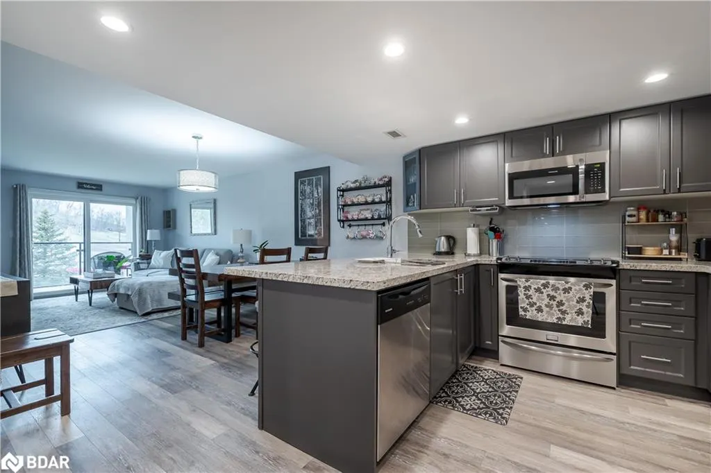 80 Horseshoe Valley Boulevard, #302