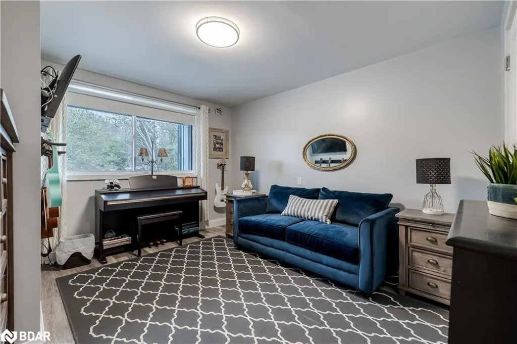 80 Horseshoe Valley Boulevard, #302