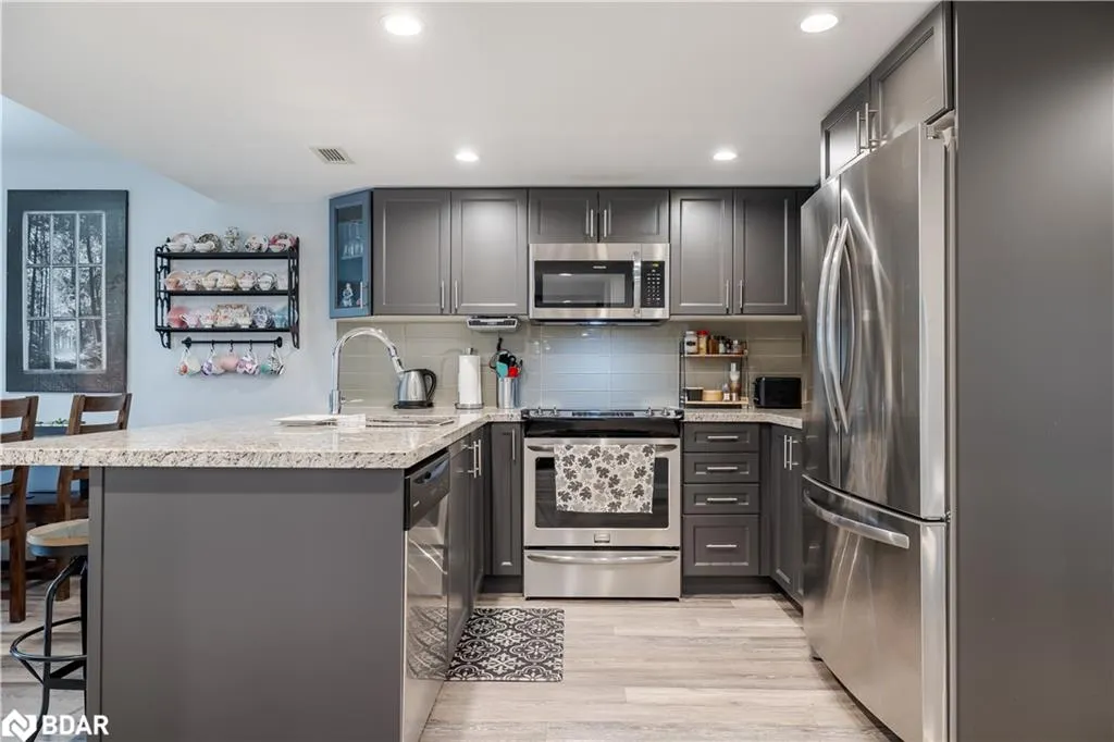 80 Horseshoe Valley Boulevard, #302