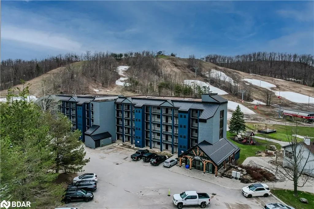 80 Horseshoe Valley Boulevard, #302
