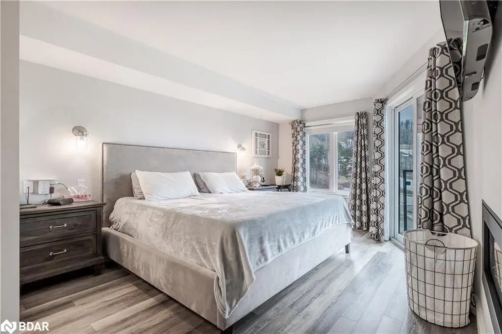 80 Horseshoe Valley Boulevard, #302