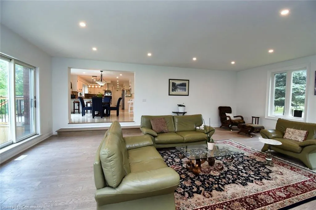 237 Highland Road E