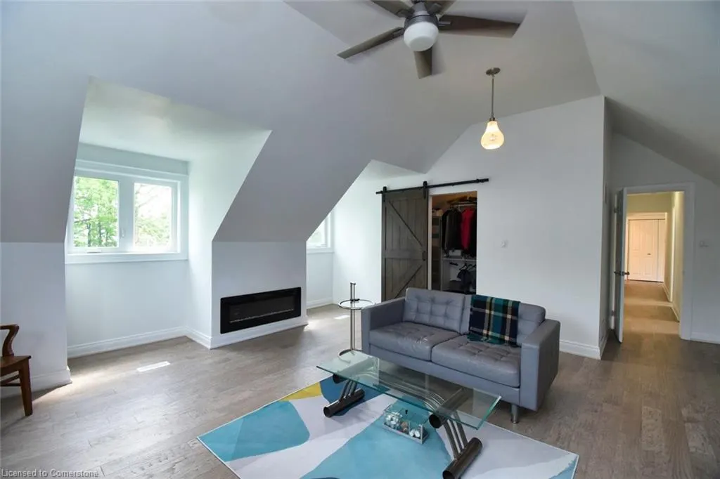 237 Highland Road E