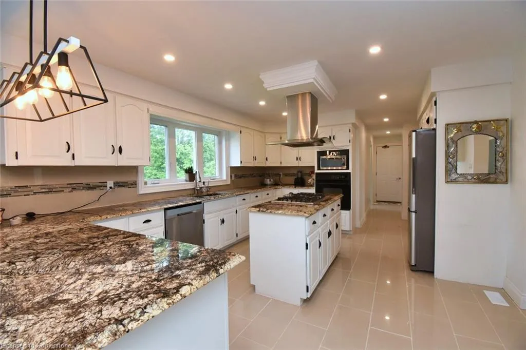 237 Highland Road E