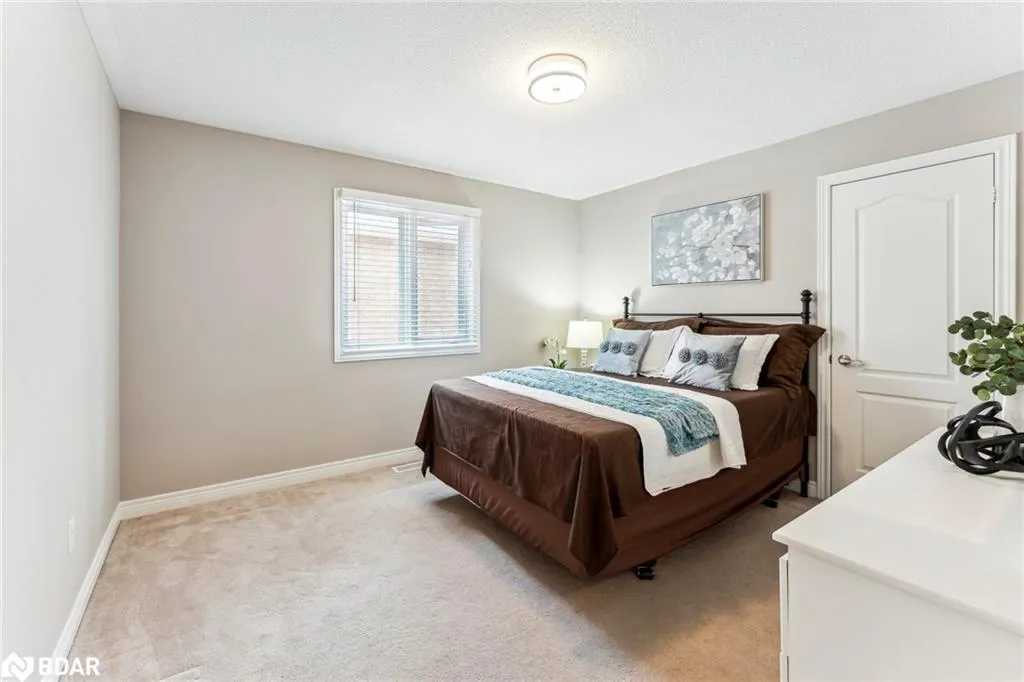 1186 Ezard Crescent
