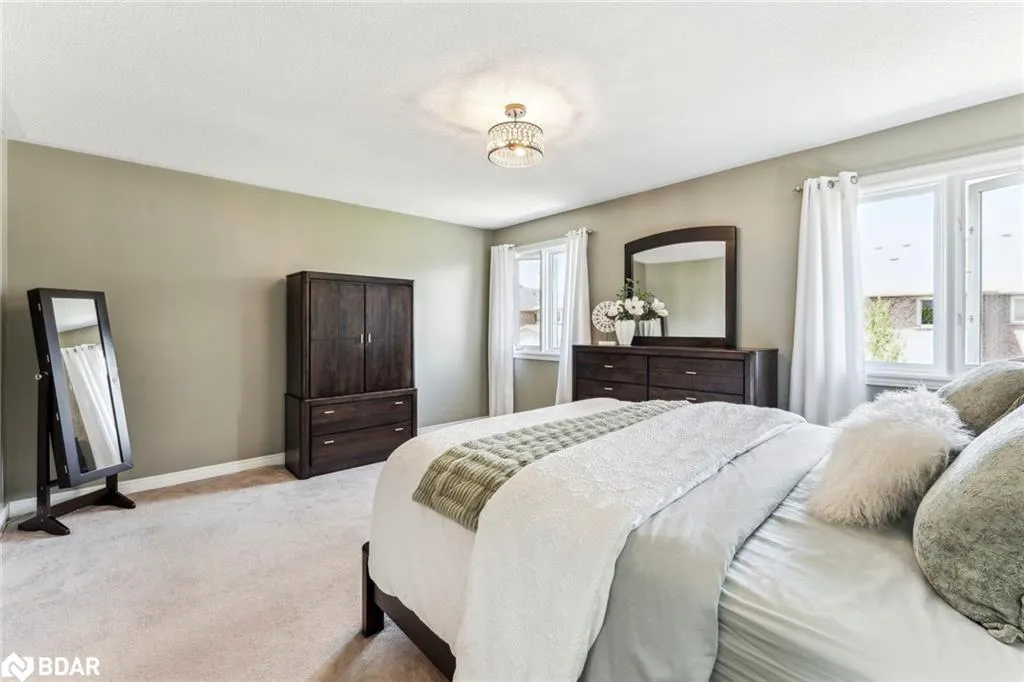 1186 Ezard Crescent