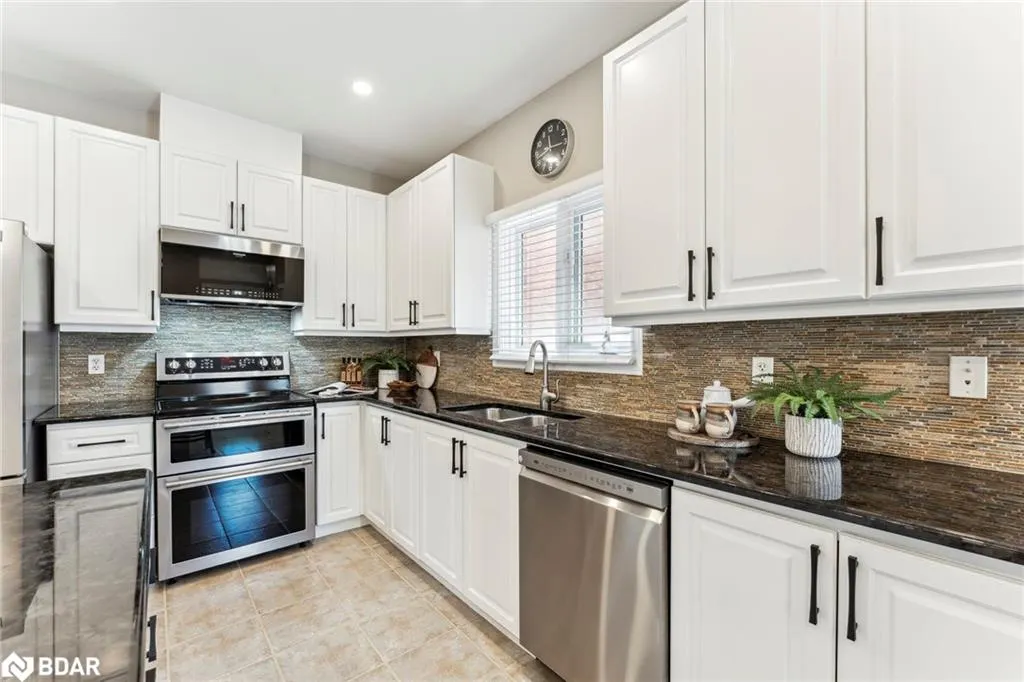 1186 Ezard Crescent