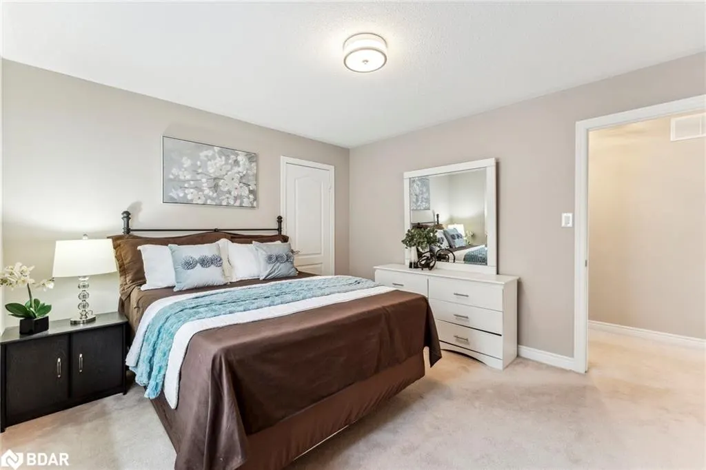 1186 Ezard Crescent