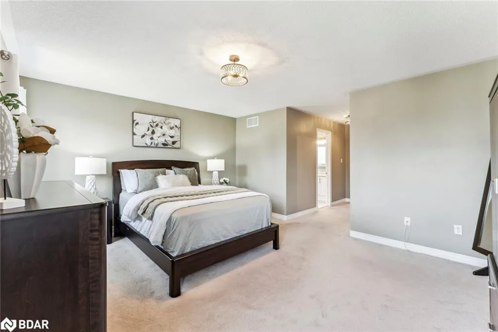 1186 Ezard Crescent