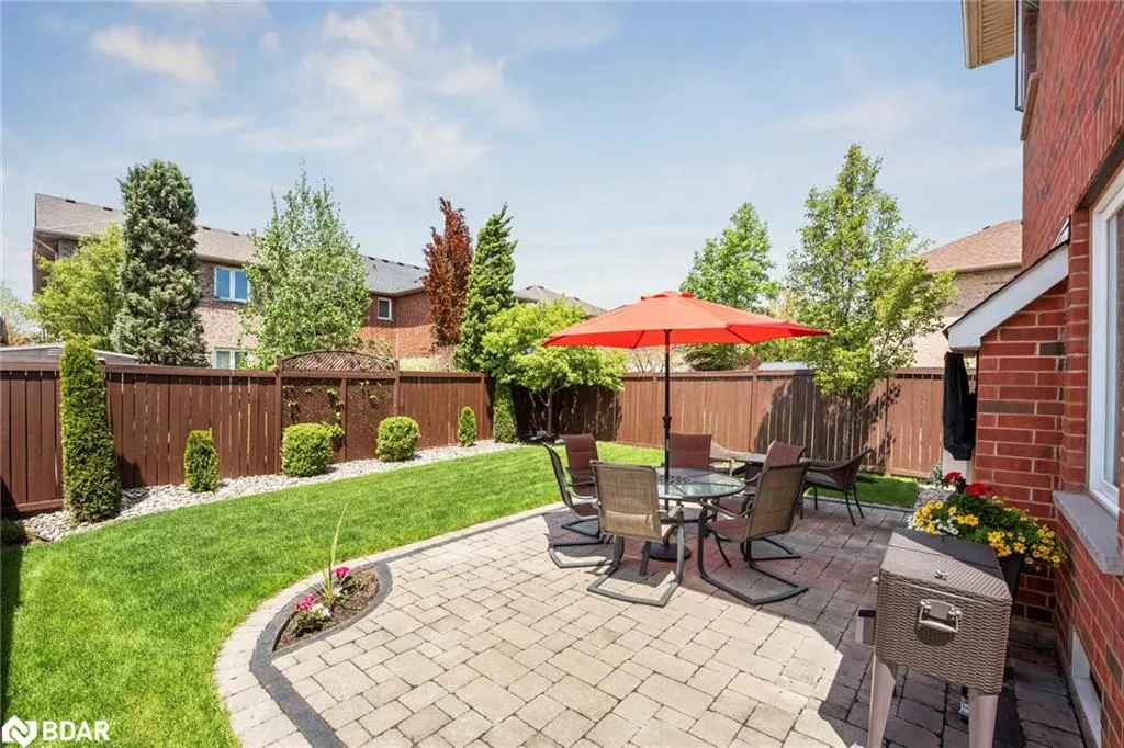 1186 Ezard Crescent