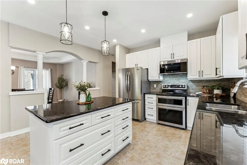 1186 Ezard Crescent