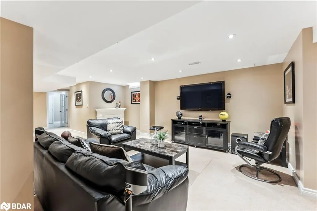 1186 Ezard Crescent