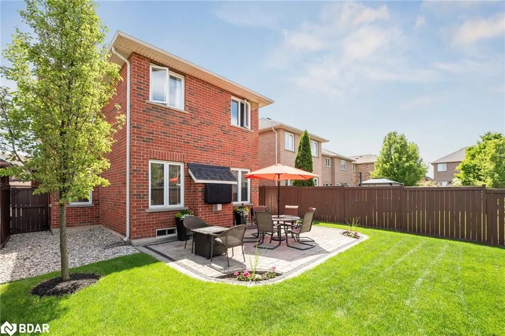 1186 Ezard Crescent