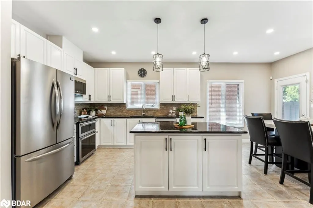 1186 Ezard Crescent