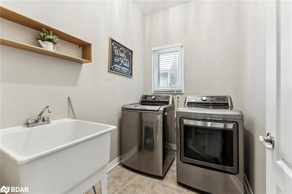 1186 Ezard Crescent