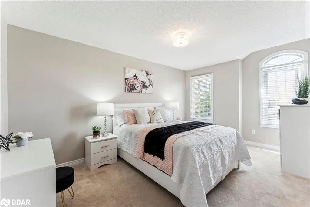 1186 Ezard Crescent