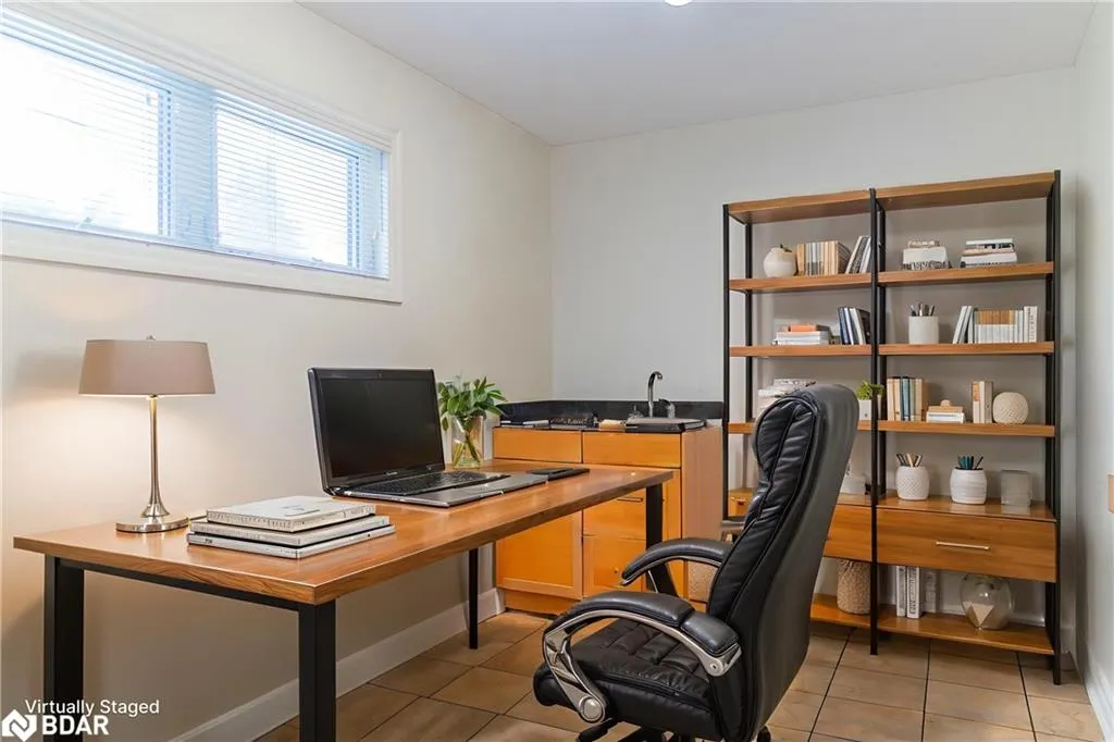 153 Colborne Street W