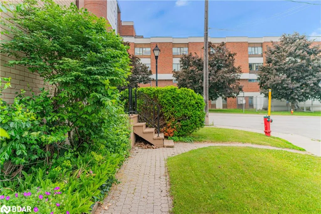 153 Colborne Street W