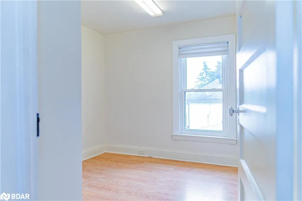 153 Colborne Street W
