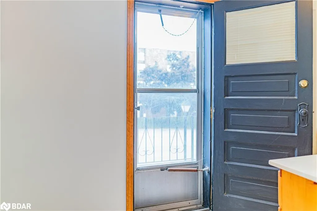 153 Colborne Street W