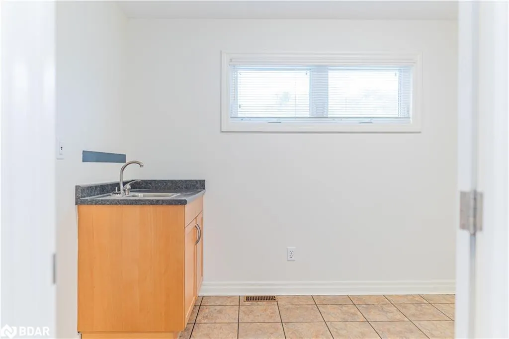 153 Colborne Street W