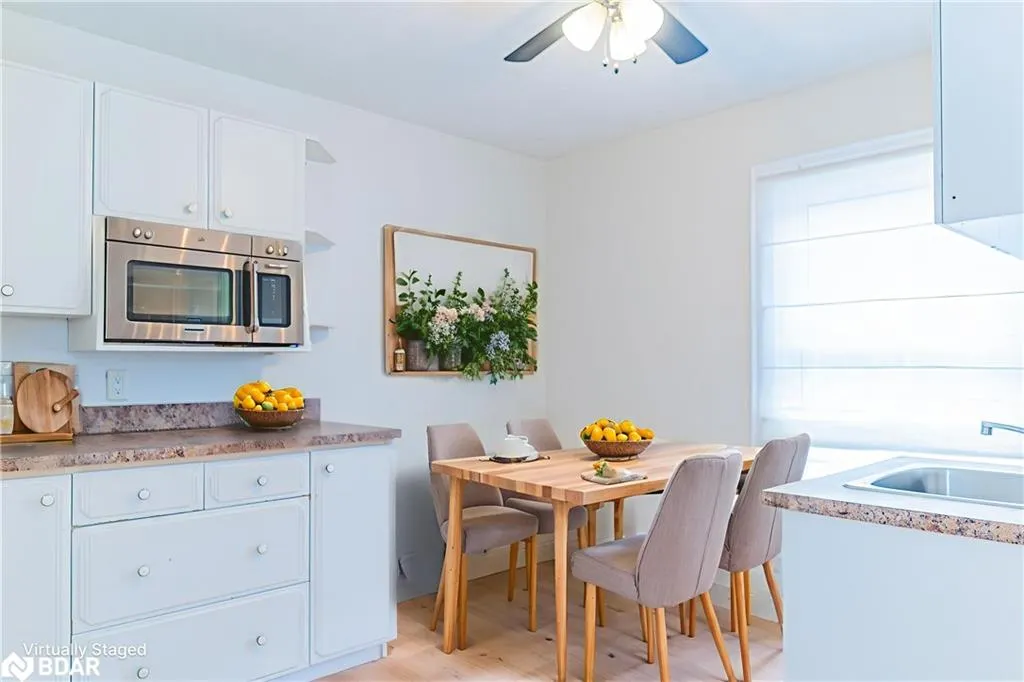 153 Colborne Street W